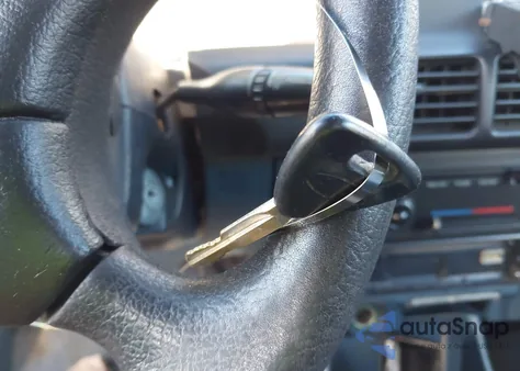 1995 Ford Escort Lx/Sport from USA, damaged, VIN 1FASP11J0SW152657